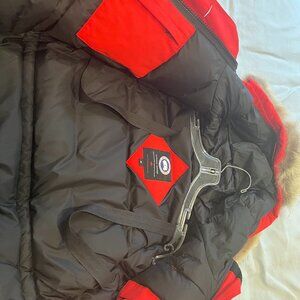 Canada Goose Montebello Parka Red